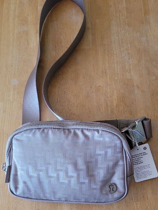 lululemon athletica Handbags - Lululemon Everywhere 1L Monogram Belt Bag